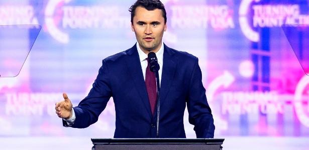 Morte de Charlie Kirk viraliza sem alerta e expõe dilema das plataformas