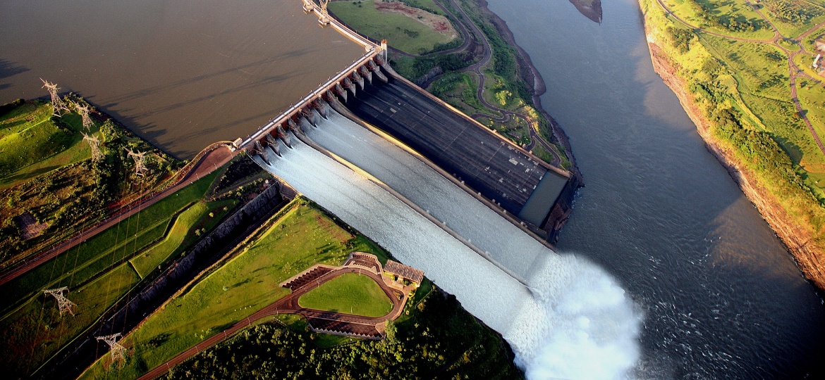 A usina hidrelétrica binacional de Itaipu está no centro de uma polêmica que pode derrubar o presidente do país vizinho - Joel Rocha//Governo do Estado do Paraná