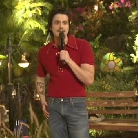 O cantor Luan Santana durante live no domingo (26) - Reprodução/YouTube