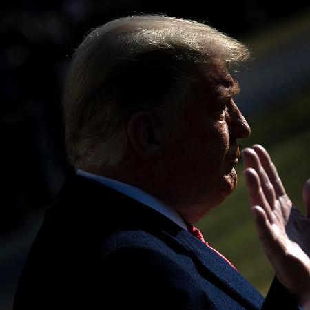 12.jan.2021 - O presidente dos Estados Unidos, Donald Trump, durante caminhada no gramado da Casa Branca - Brendan Smialowski/AFP