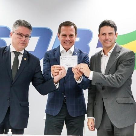 Alessandro Vieira assinou ficha de filiação ao PSDB com a presença de João Doria e Bruno Araújo - Reprodução/Twitter