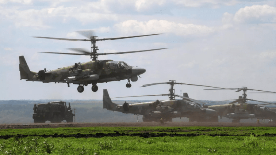 Helicópteros de ataque russo Ka-52 na Ucrânia - © Sputnik / Kirill Norton