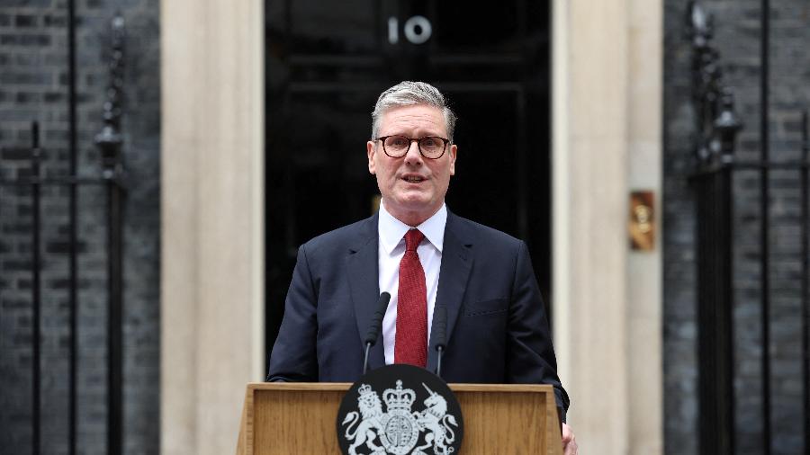 O novo primeiro-ministro britânico, Keir Starmer, faz um discurso no número 10 de Downing Street, após os resultados da eleição, em Londres, Grã-Bretanha, em 5 de julho de 2024 - Phil Noble/REUTERS