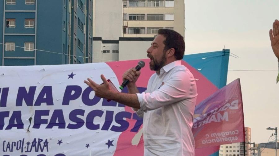 Guilherme Boulos em ato na Praça Roosevelt - Bruno Luiz/ UOL