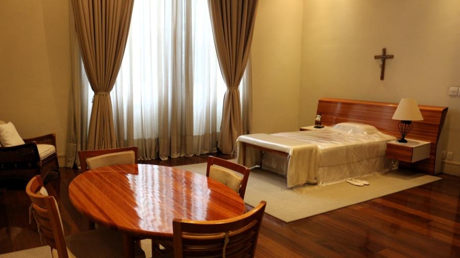 Quarto onde os papas João Paulo 2º, Bento 16 e Francisco ficaram na Pousada do Bom Jesus, em Aparecida (SP) - Cedido ao UOL/Juliandra Ribeiro/Pousada do Bom Jesus