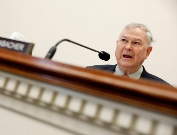 25.mai.2017 - O congressista Dana Rohrabacher durante uma subcomissão de Assuntos Estrangeiros da Europa, Eurásia e Ameaças Emergentes, em Washington - Aaron Bernstein/REUTERS
