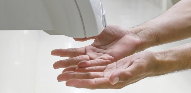 Os secadores a jato de ar não são tão higiênicos quanto parecem, dizem cientistas - Getty Images