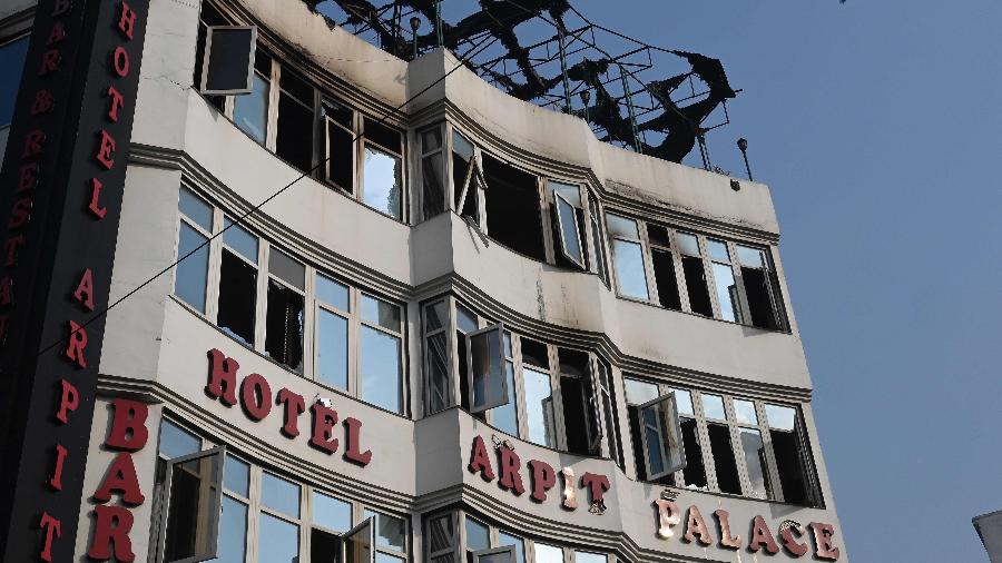 12.fev.2019 - Vista do Hotel Arpit Palace após o incêndio que deixou ao menos 17 pessoas mortas - Prakash Singh/AFP