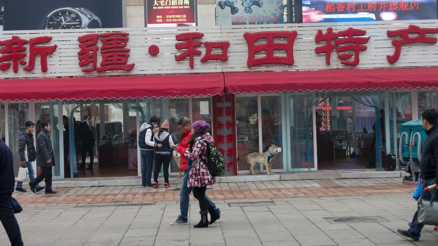 Comércio na Rua Wangfujing, em Pequim/Beijing, na China - Getty Images