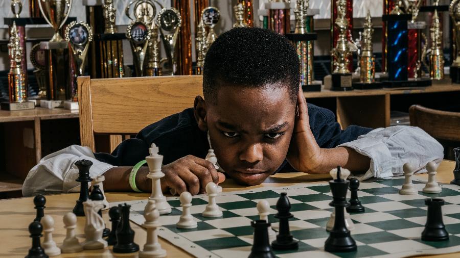 Tanitoluwa Adewumi, 8, o novo campeão estadual de xadrez para crianças do jardim de infância ao terceiro ano de Nova York - Christopher Lee/The New York Times