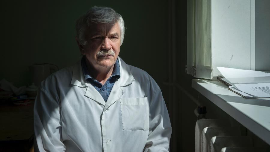 O médico russo Yuri Korovin, da cidade de Okulovka, se juntou a um sindicato por causa dos baixos salários de sua categoria - Stanislava Novgorodtseva/The New York Times