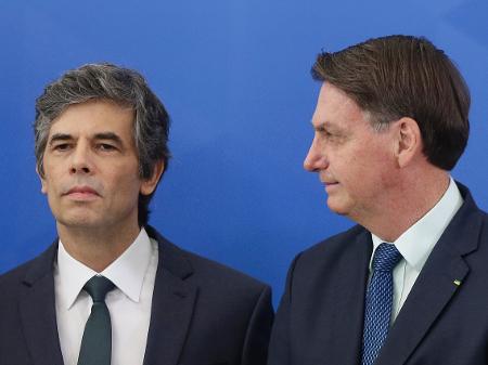 Após ser cobrado por cloroquina, Teich encontra Bolsonaro fora da ...