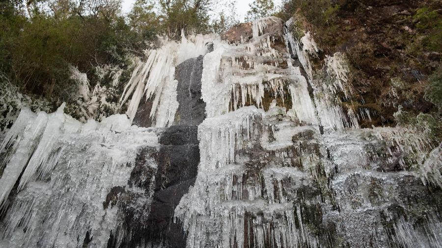 Geada na cidade de Urupema (SC). Nos próximos dias, diferentes cidades do Sul do Brasil devem registrar baixas temperaturas e geadas Geada na cidade de Urupema (SC). Nos próximos dias, diferentes cidades do Sul do Brasil devem registrar baixas temperaturas e geadas