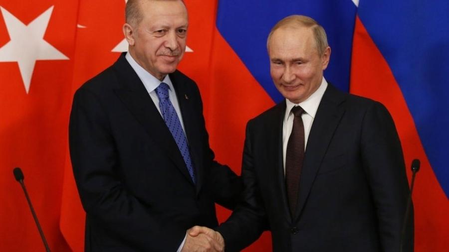 Os presidentes Erdogan e Putin desenvolveram uma "amizade pragmática" ao longo dos anos - GETTY IMAGES