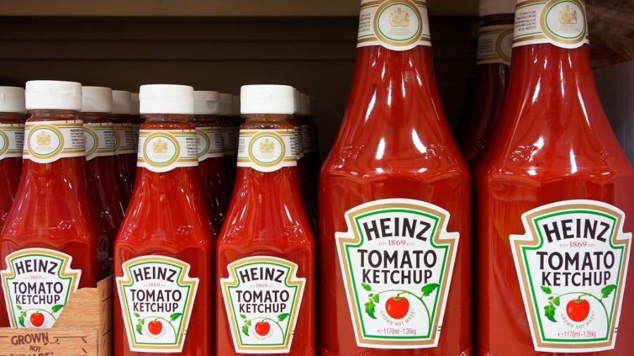 Brasão da Rainha Elizabeth 2ª aparece em frasco de ketchup da Heinz no Reino Unido - Getty Images