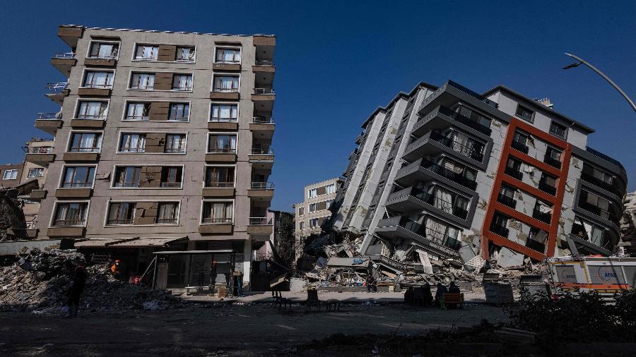 Edifícios desmoronados em Antakya, sul da Turquia - Sameer Al-Doumy/AFP