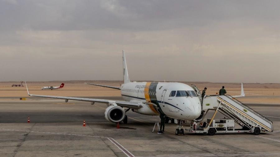 Avião da FAB no Egito que trouxe primeiro grupo de brasileiros retidos em Gaza de volta