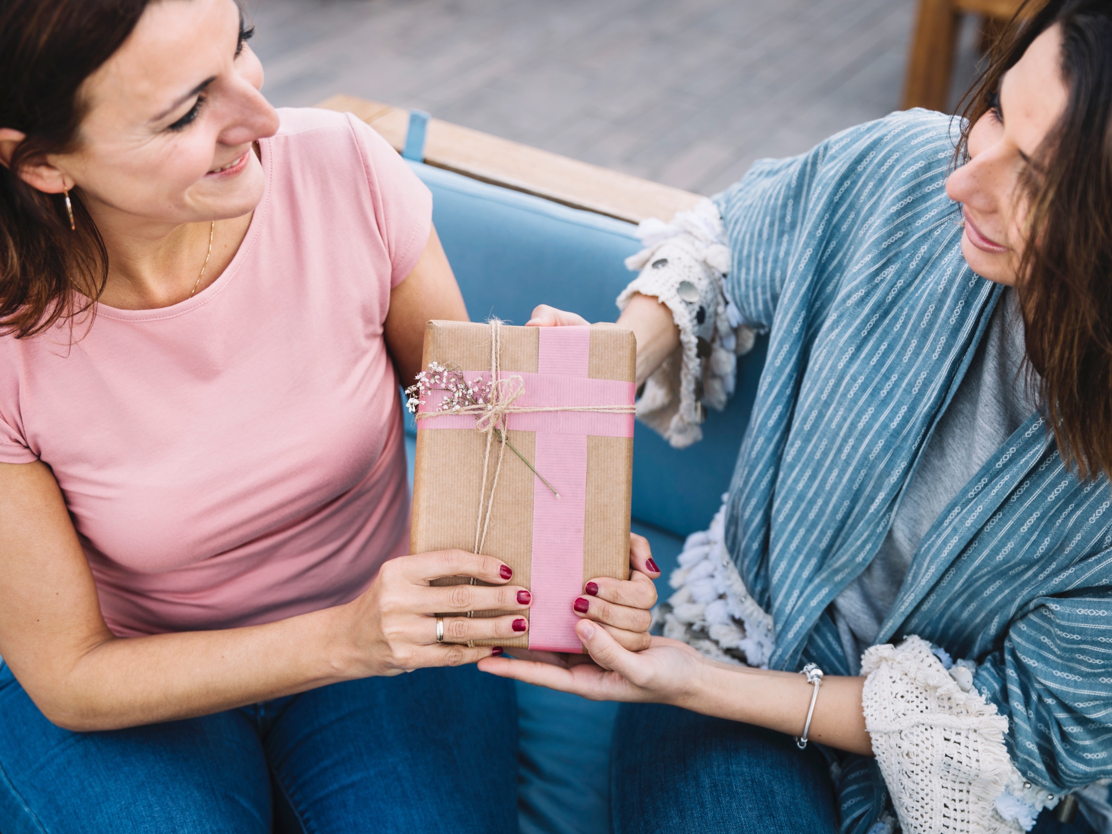 Cliente deve gastar menos com presente de Natal com juro e comida mais cara