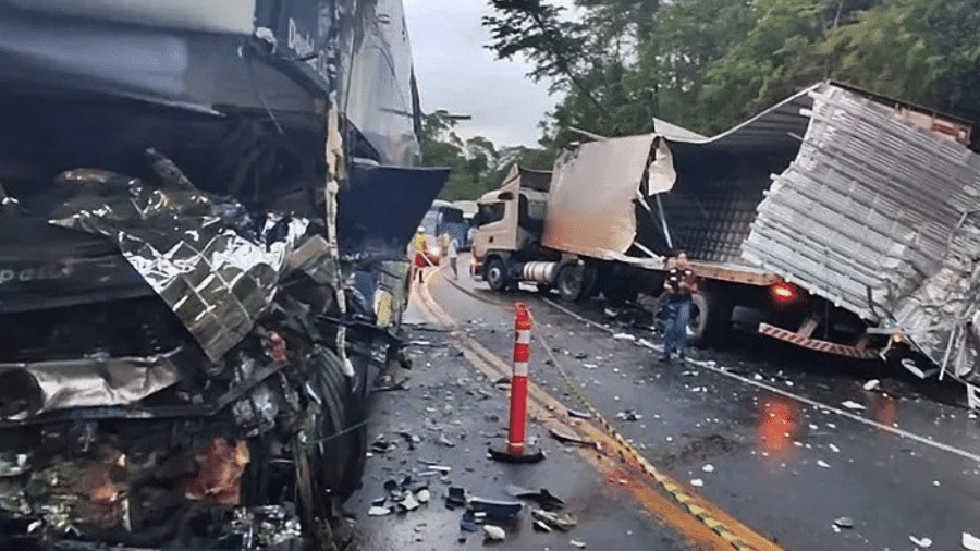 Polícia Rodoviária Federal investiga as causas do acidente