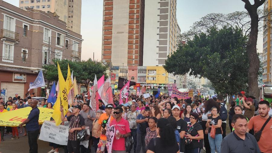 Moradores da Favela do Moinho protestam na região central de São Paulo