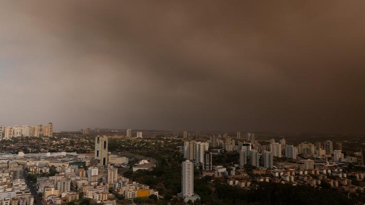 Densa fumaça cobre Ribeirão Preto em foto feita no dia 23 de agosto