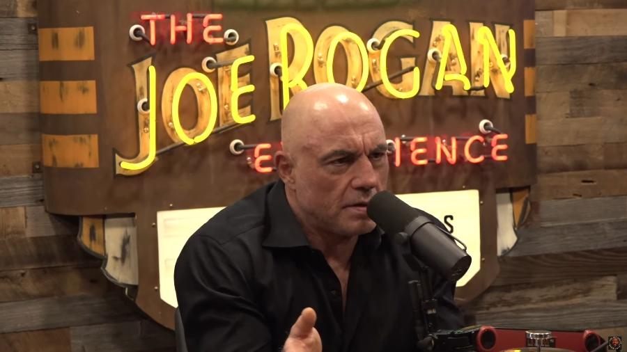 Podcaster Joe Rogan anunciou apoio a Donald Trump em publicação nas redes sociais