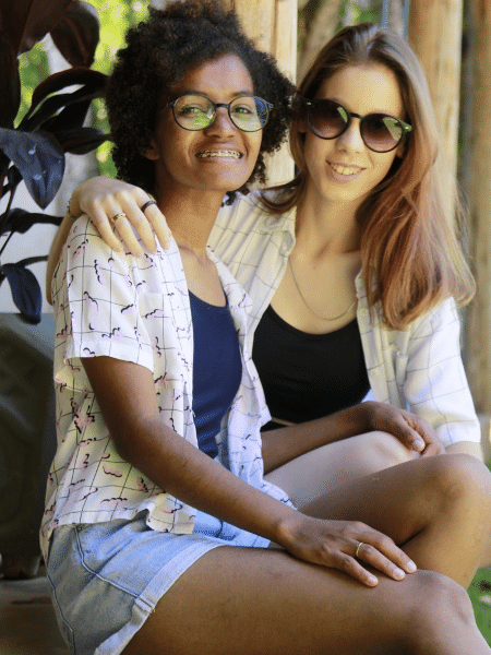 Fran e Luiza foram morar juntas depois de deixar o convento e começaram a namorar alguns meses depois Fran e Luiza foram morar juntas depois de deixar o convento e começaram a namorar alguns meses depois