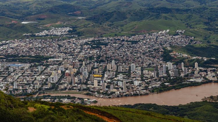 Vista da cidade de Governador Valadares, cidade 'exportadora' de imigrantes aos EUA