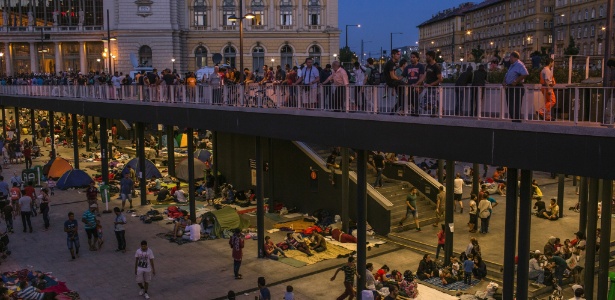 Imigrantes acampam na estação ferroviária de Keleti, em Budapeste. Os refugiados tentam viajar para a Alemanha - Mauricio Lima/The New York Times - 1º.set.2015
