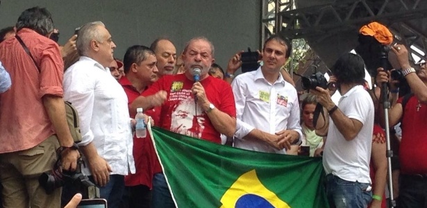 O ex-presidente Lula discursa durante ato político em Fortaleza - Reprodução/Twitter @AirtonMartins13