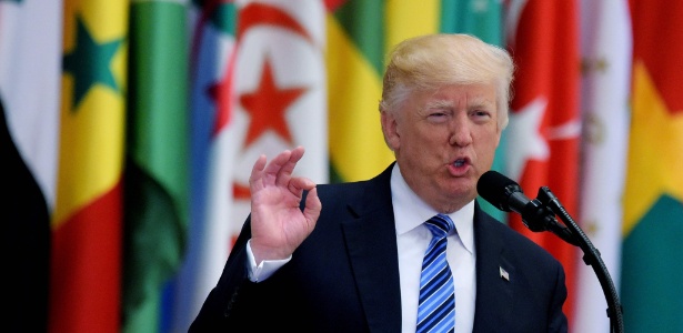 Trump diz no twitter que isolamento do Catar pode ser "início do fim do horror do terrorismo" - MANDEL NGAN/AFP