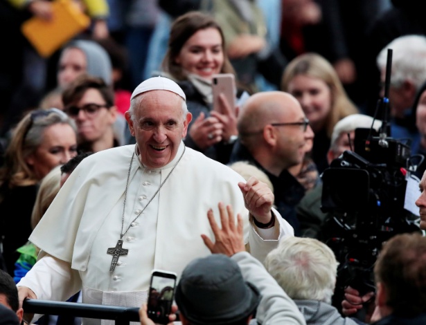 Papa Francisco interage com participantes do Festival das Famílias, em Dublin, Irlanda - Gonzalo Fuentes/Reuters