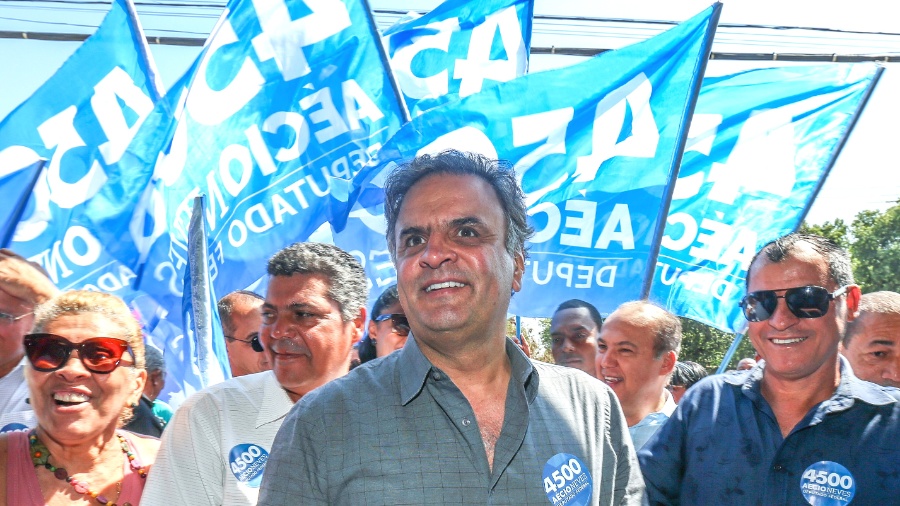 Aécio Neves em 2018 fazendo campanha para deputado em Pirapora (MG)  - Ricardo Matsukawa/UOL