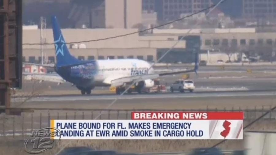 197 pessoas estavam a bordo do avião da Air Transat; 2 passageiros tiveram ferimentos leves - Reprodução/News 12 New Jersey