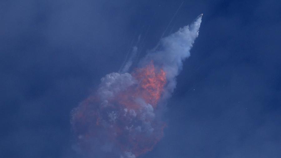 Cápsula Crew Dragon abortou decolagem e fugiu da explosão do foguete Falcon 9 - JOE RIMKUS JR/REUTERS