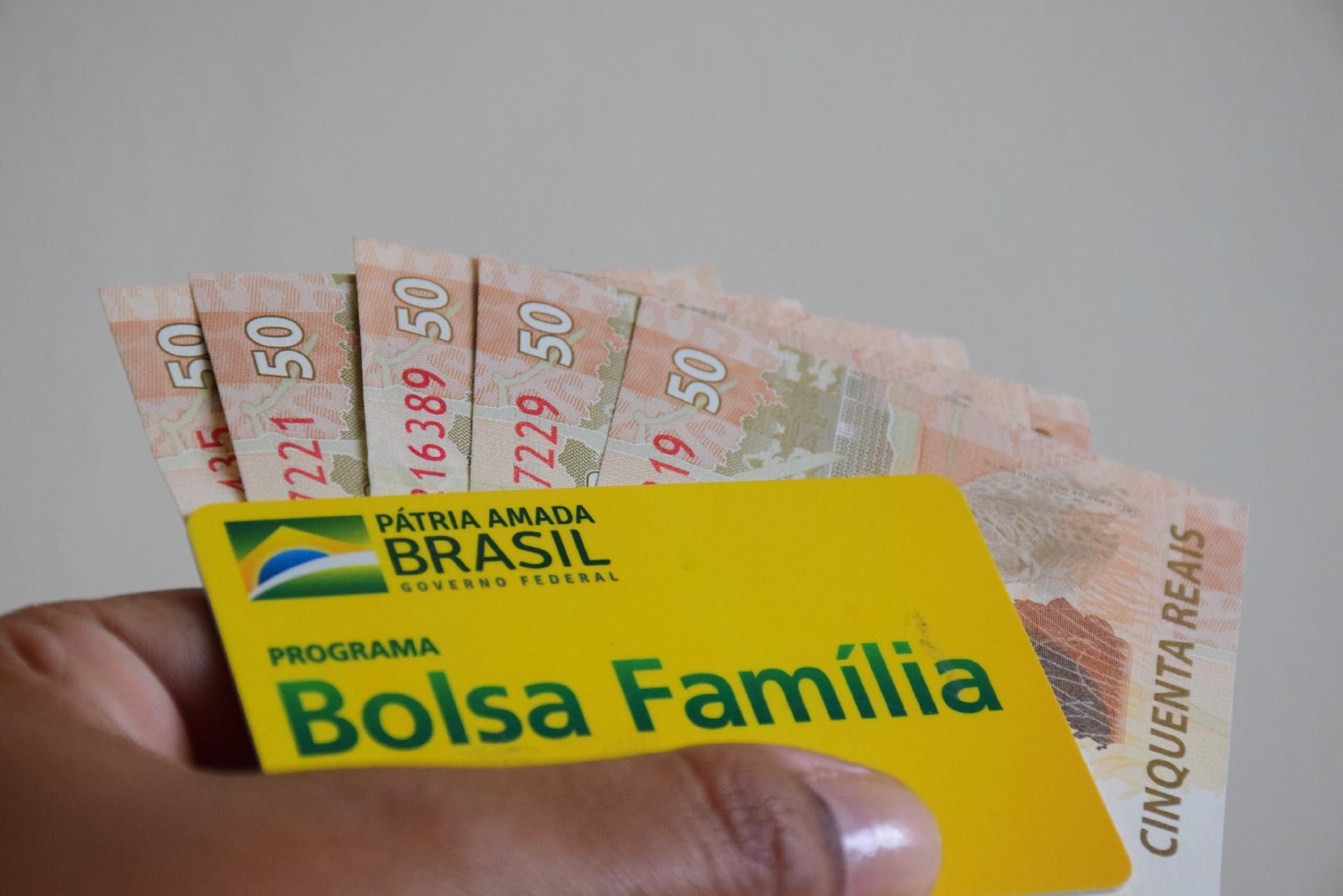 Featured image of post Imagem Do Bolsa Familia - Hoje, já são mais de 13 milhões de o bolsa família é um programa de transferência condicional de renda.