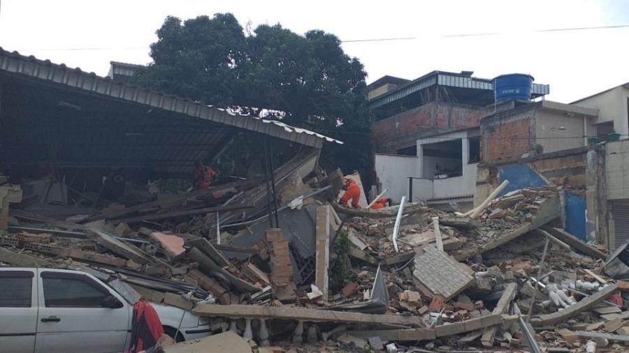 Escombros de prédio que desabou em Nilópolis neste domingo - Reprodução/Redes sociais