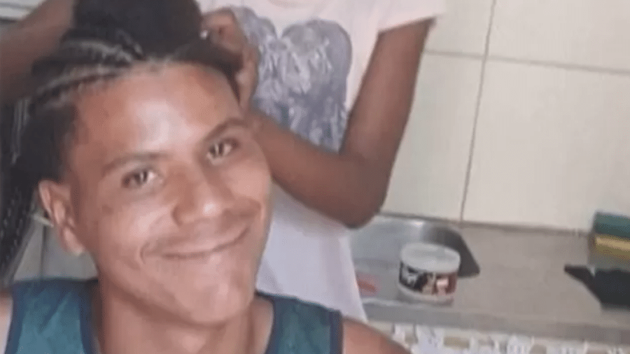 Hiago Bastos, de 21 anos, foi baleado nesta segunda-feira em Niterói (RJ) quando vendia doces na estação das barcas - Arquivo Pessoal