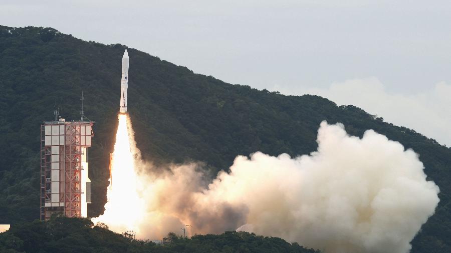 Momento do lançamento do foguete Epsilon, do Japão, em outubro de 2022; foguete foi destruído durante ascensão - Kyodo via Reuters