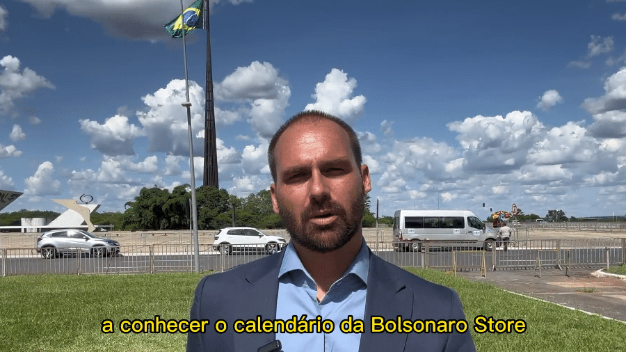 Eduardo Bolsonaro vende calendário - Reprodução