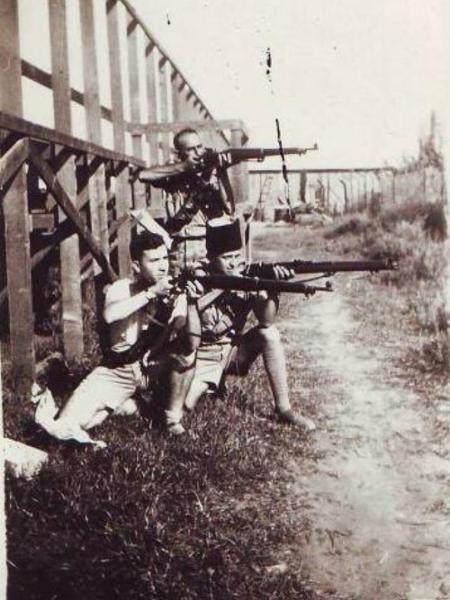Combatentes do Haganá em 1936. Grupo foi o embrião do exército israelense Combatentes do Haganá em 1936. Grupo foi o embrião do exército israelense