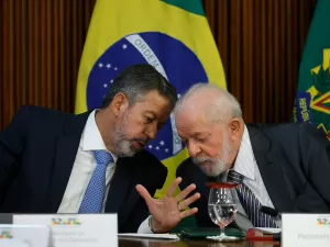 Lula telefona para Lira sobre brigas na Câmara, mas não discutem pauta