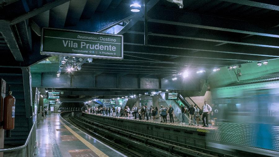 20.mar.23 - Movimento de passageiros na estação Alto do Ipiranga, linha verde, sentido Vila Prudente 20.mar.23 - Movimento de passageiros na estação Alto do Ipiranga, linha verde, sentido Vila Prudente