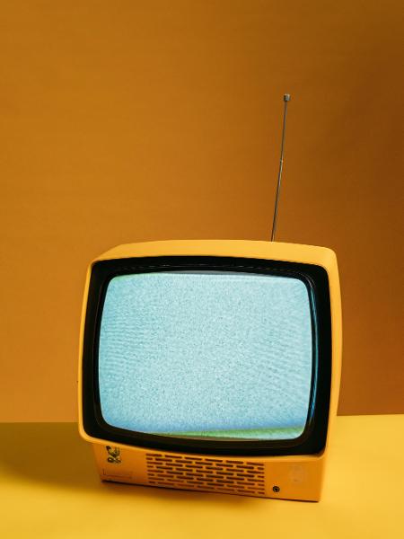 Um exemplo de aplicação da força magnética ocorre no tubo de TV Um exemplo de aplicação da força magnética ocorre no tubo de TV