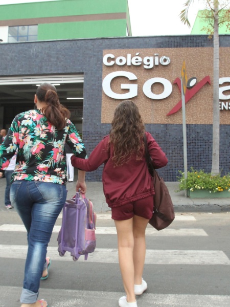 Estudantes de Goiânia retornam à escola em que aluno matou colegas - DOMÍCIO GOMES/O POPULAR/ESTADÃO CONTEÚDO