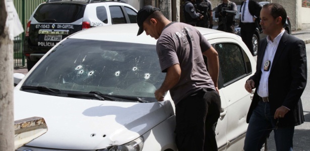 Carro do comandante do 3º BPM foi atingido por ao menos 17 tiros - José Lucena/Futura Press/Estadão Conteúdo