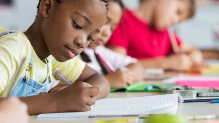 A alfabetização será um pontos abordados pelo projeto com planos de aula a distância - Getty Images
