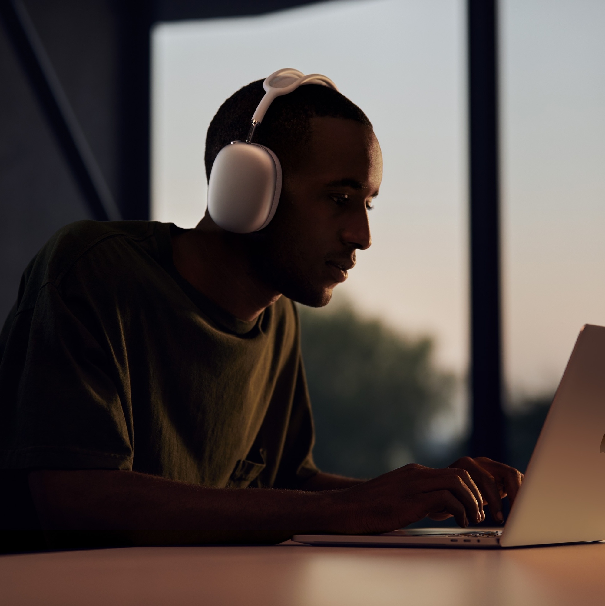 AirPods Max: fones da Apple que cancelam ruído custam R