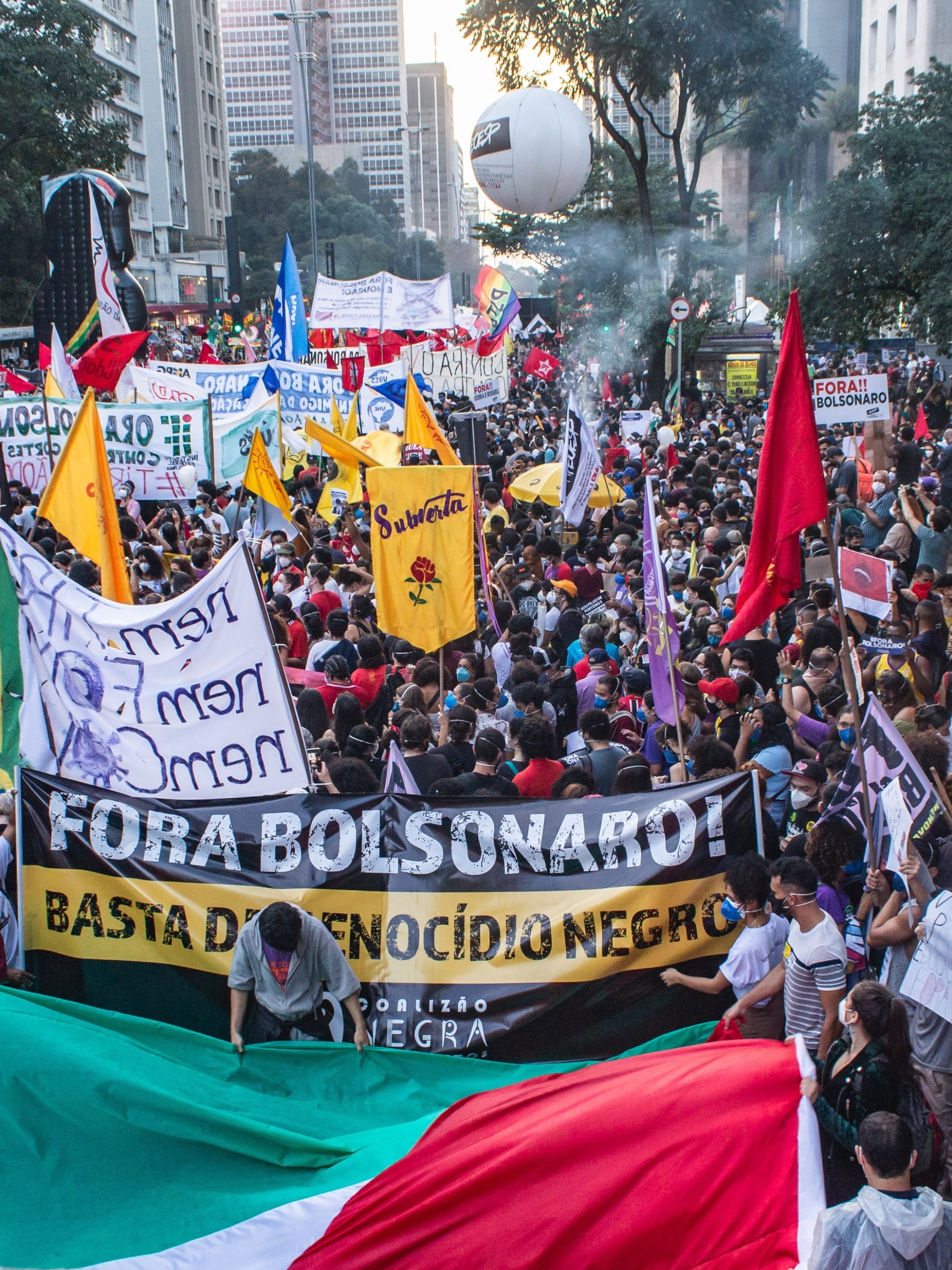 manifestacoes contra bolsonaro ganham carater partidario