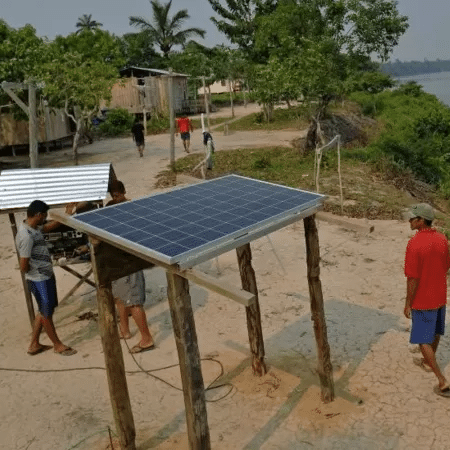 Painéis solares doados para comunidade na Amazônia - Getty Images